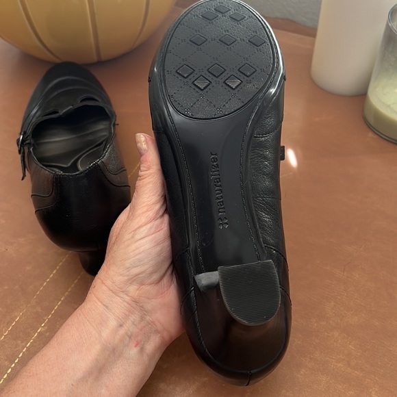 Naturalizer Mary Jane N5 comfort 2 1/2” stack wood heel EUC - Picture 5 of 7